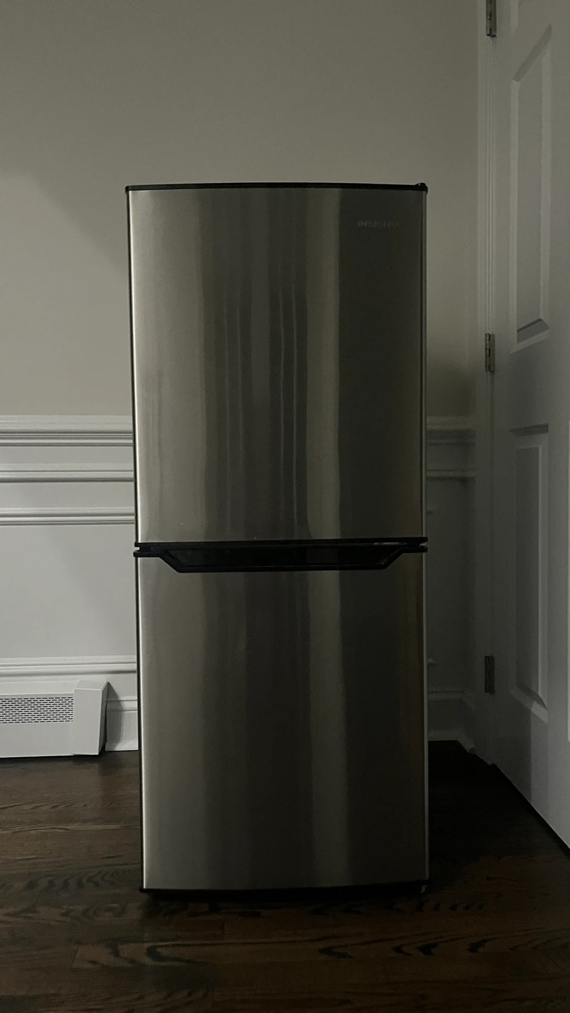 ✨INSIGNIA Refrigerator with Separate Freezer ✨