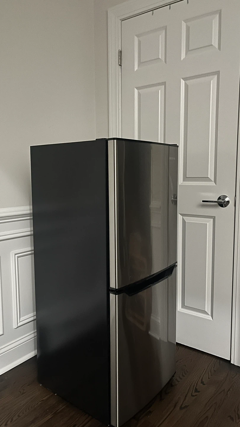 ✨INSIGNIA Refrigerator with Separate Freezer ✨ - photo 2