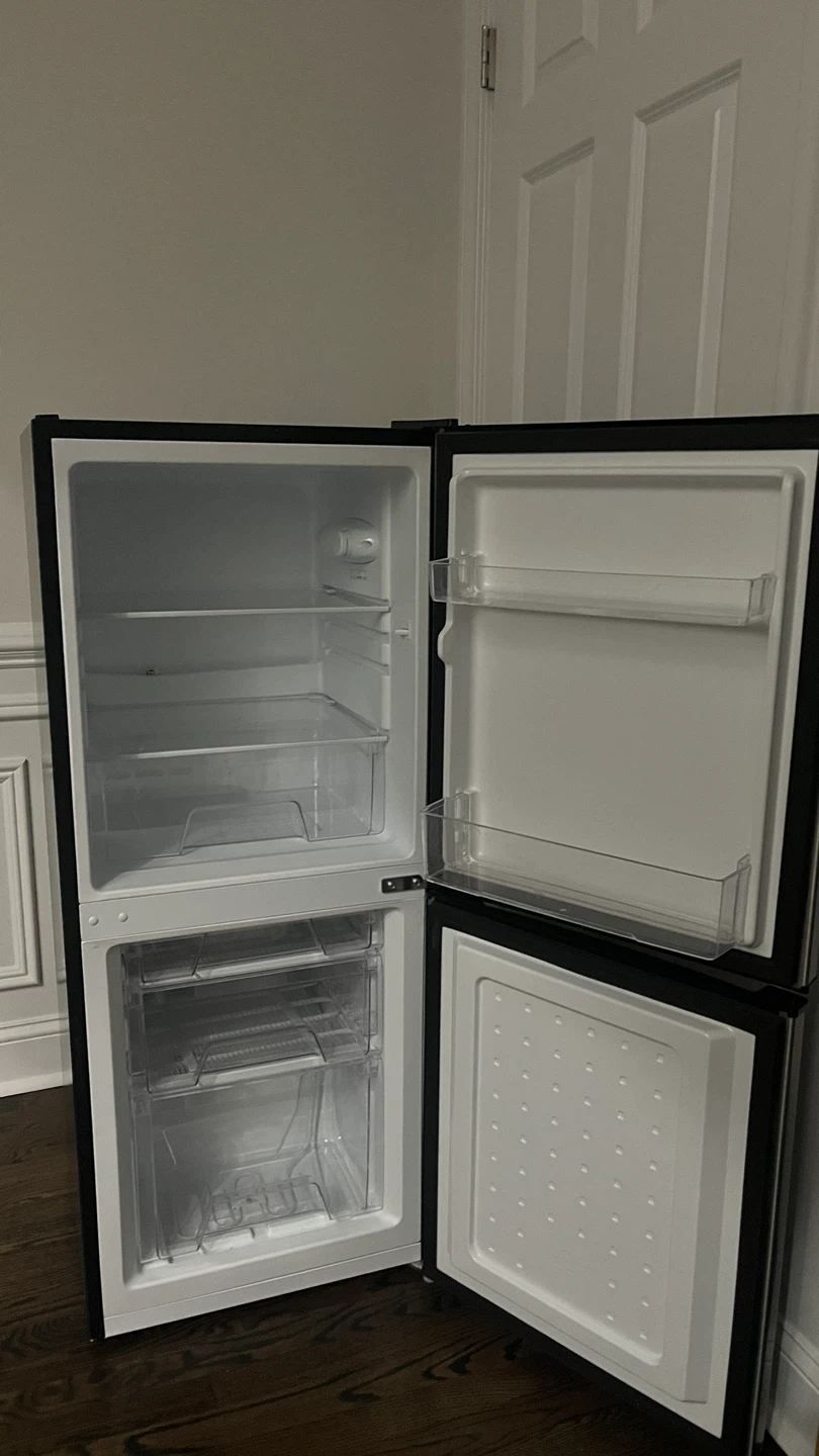 ✨INSIGNIA Refrigerator with Separate Freezer ✨ - photo 3