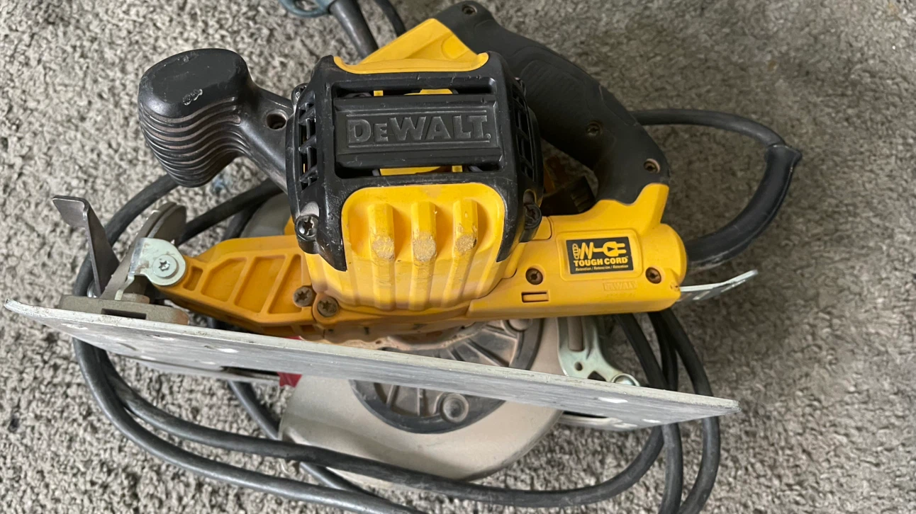 DeWalt DWE575SB 7-1/4 inch Circular Saw - photo 2