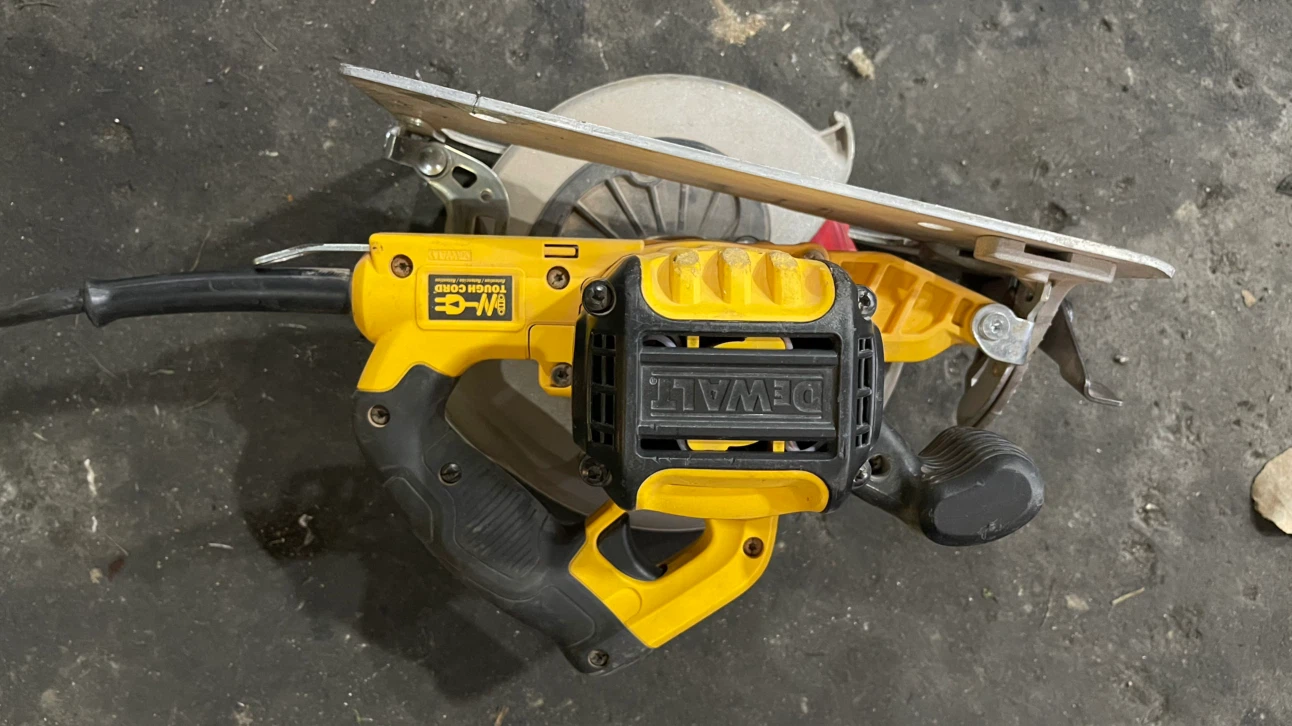 DeWalt DWE575SB 7-1/4 inch Circular Saw - photo 4