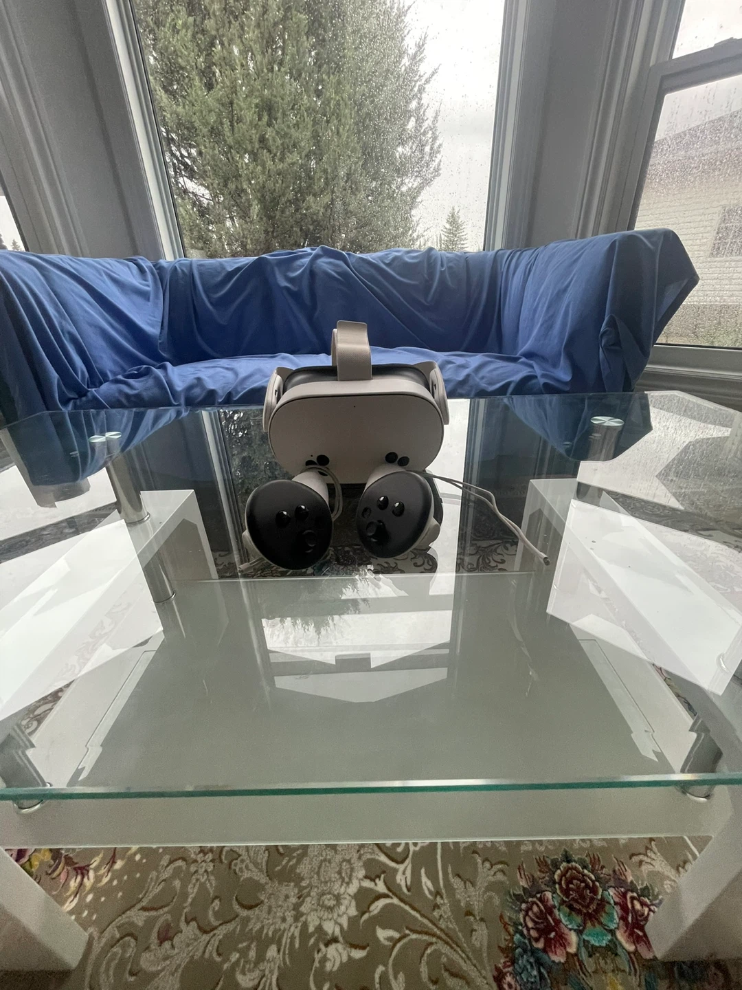 Meta Quest 2 VR Headset with Controllers - photo 2
