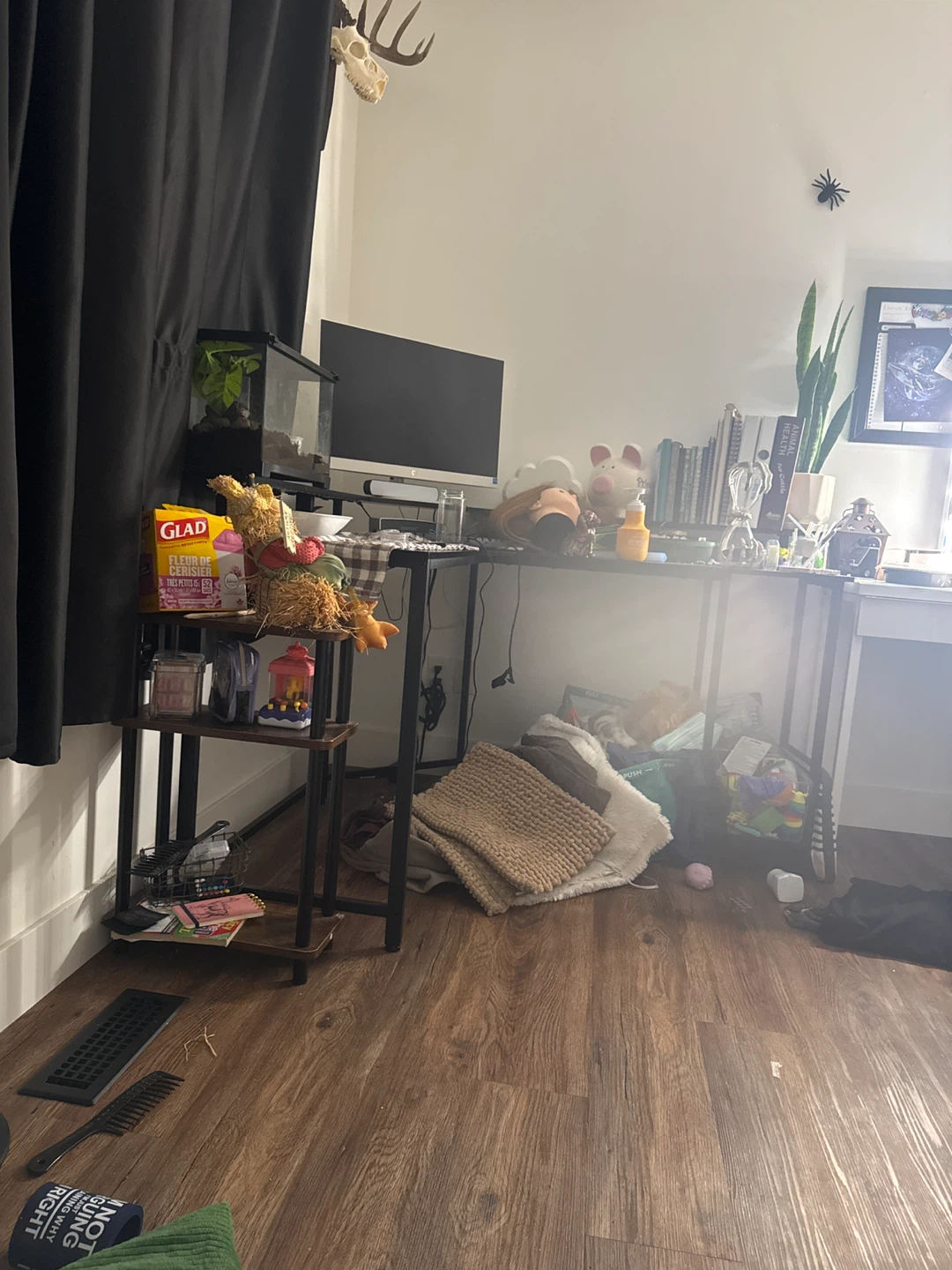 Desk for trade or first 900$in good shape