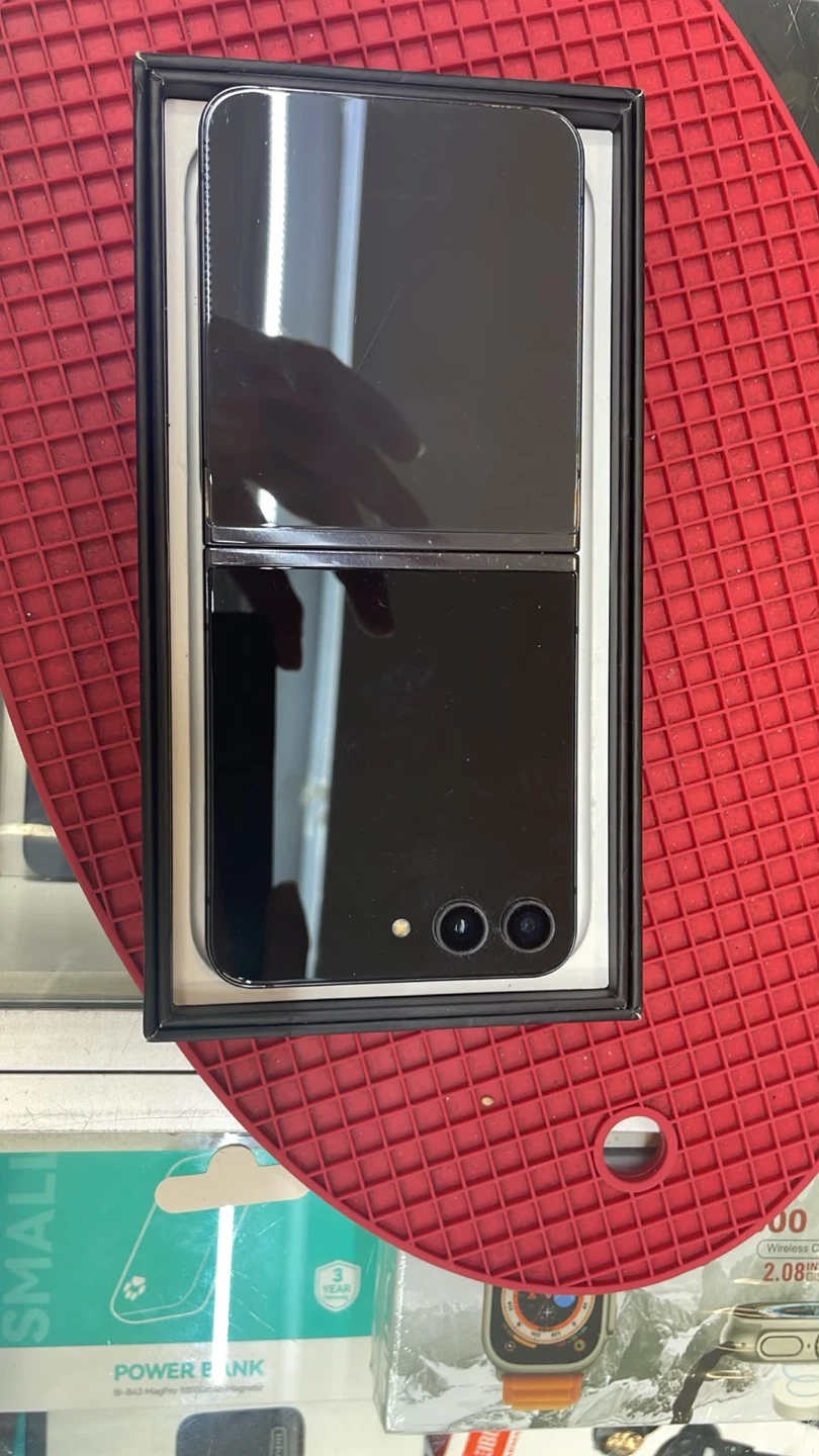 Samsung Galaxy Z Flip Smartphone
