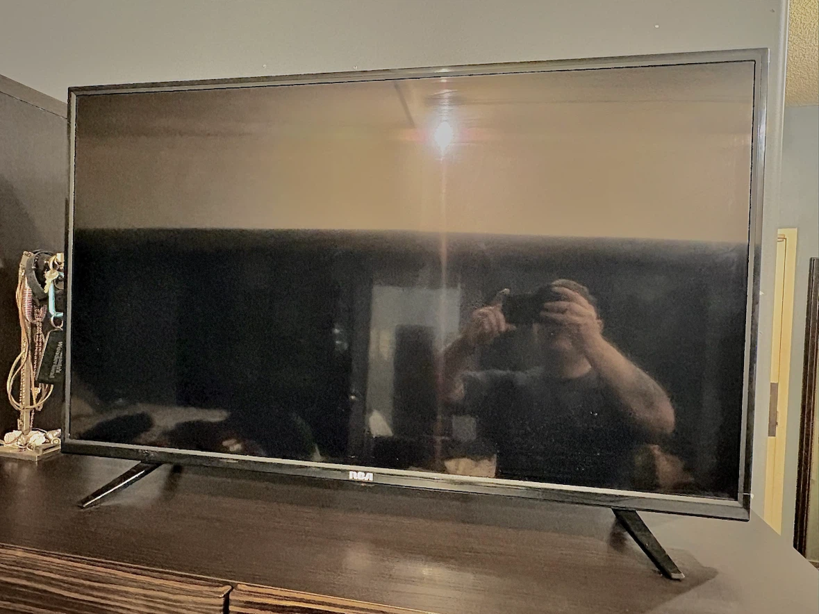 RCA 40” 1080p HD LED TV - photo 2
