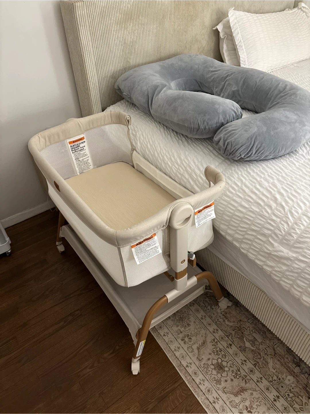 Beige Baby Bedside bassinet with wheels - photo 2