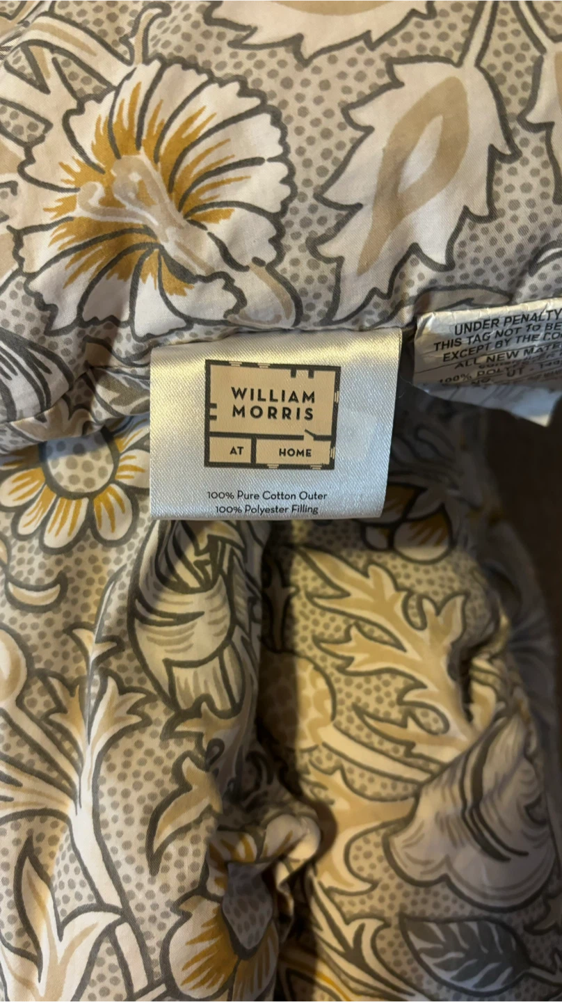 Queen Comforter + 2 Pillows – New