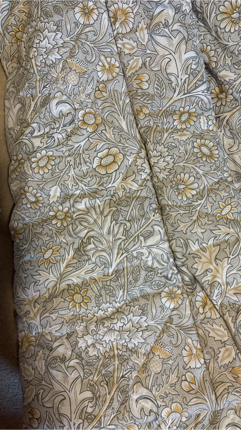 Queen Comforter + 2 Pillows – New - photo 3