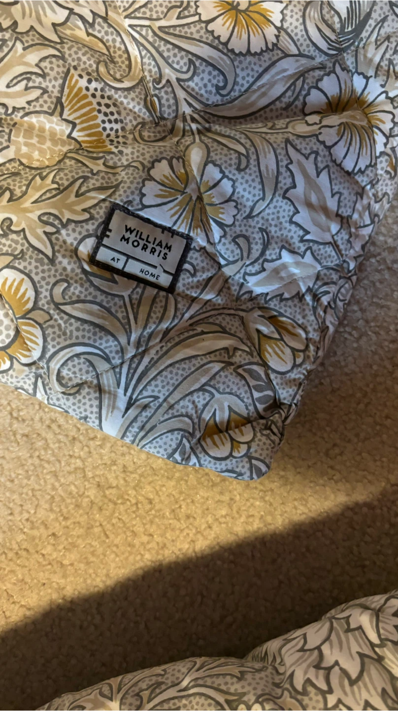 Queen Comforter + 2 Pillows – New - photo 4