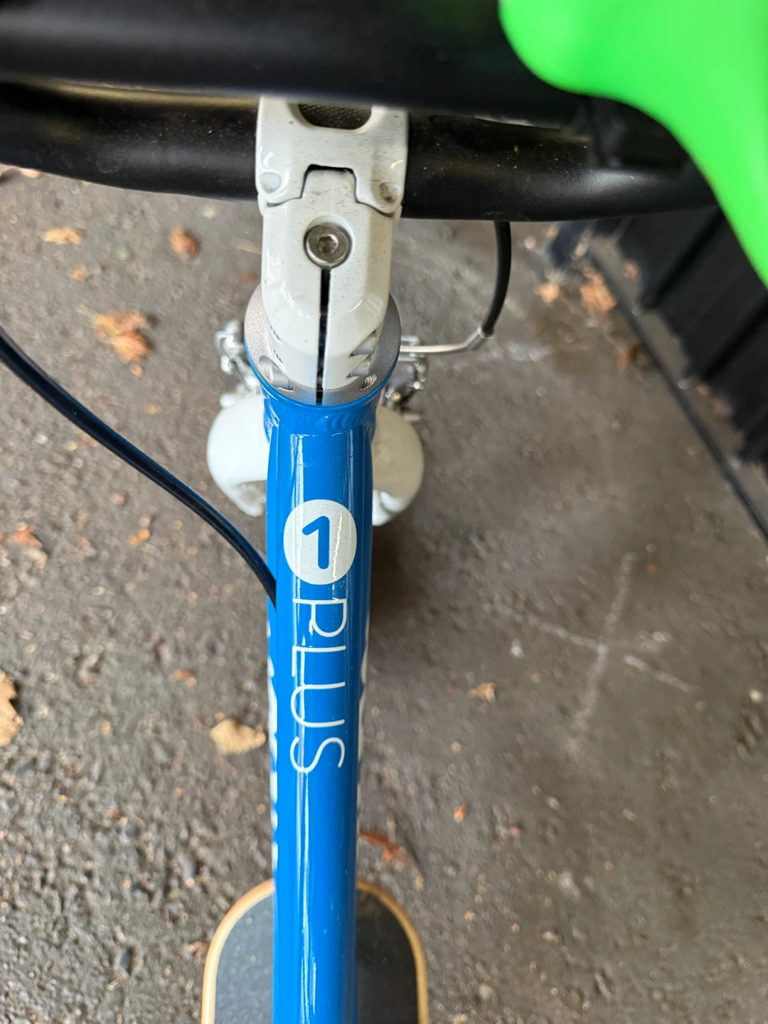Woom 1 PLUS Balance Bike - photo 3