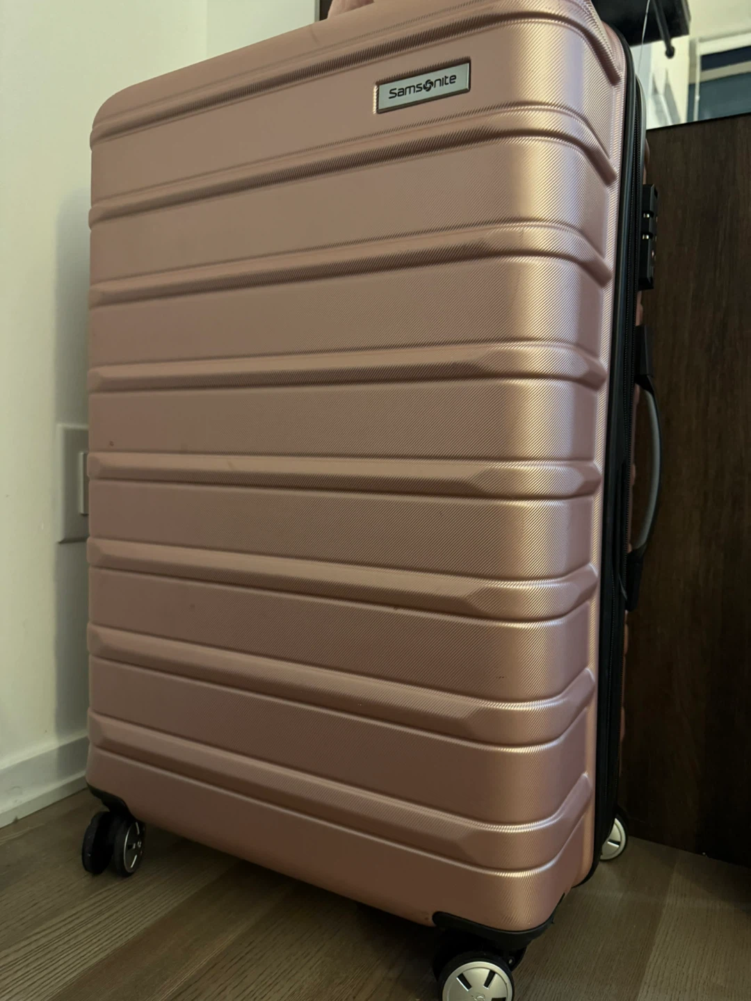 New Samsonite Rose Gold Hardside Suitcase 24” - photo 3