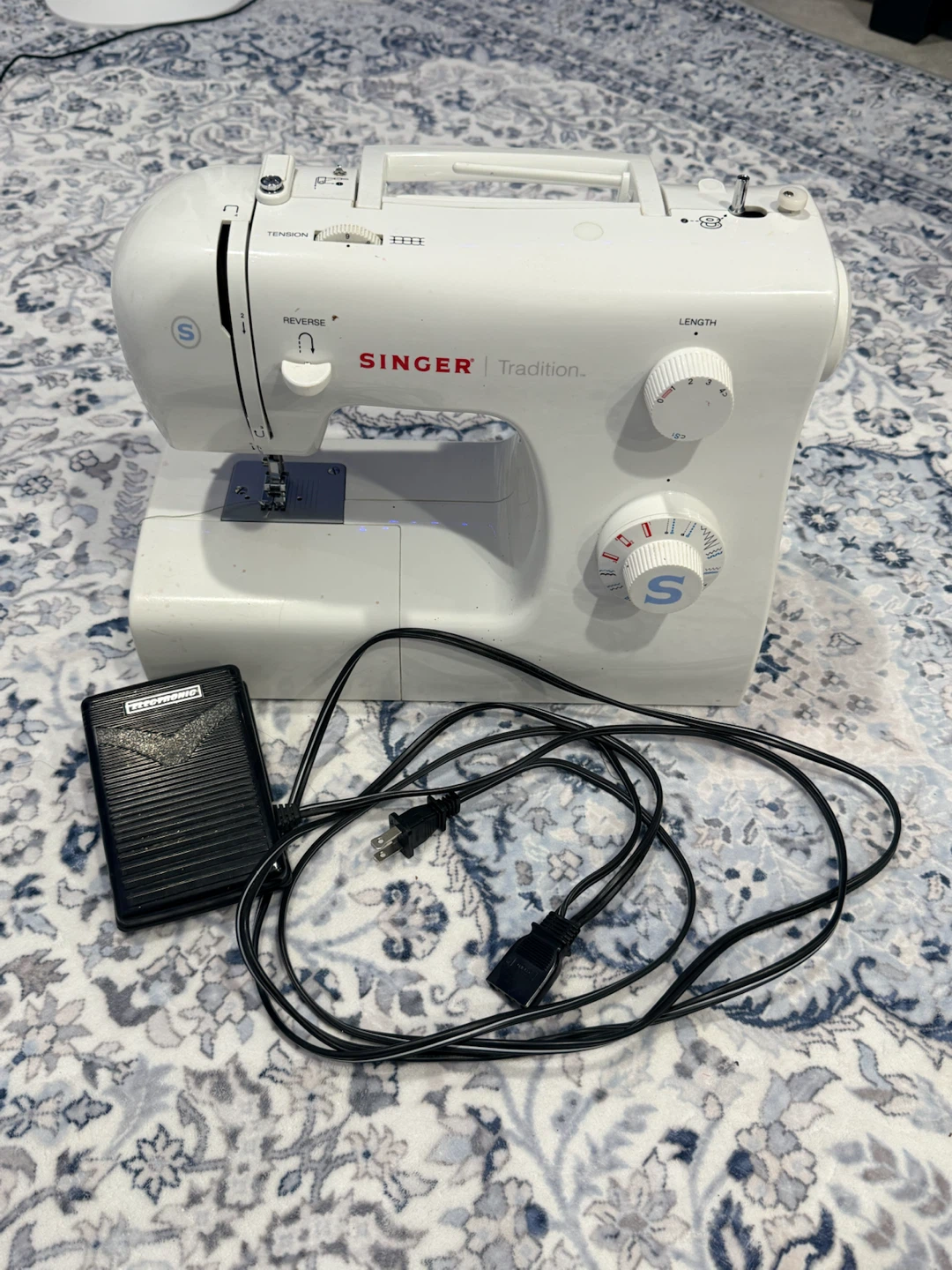 Singer Tradition Sewing Machine