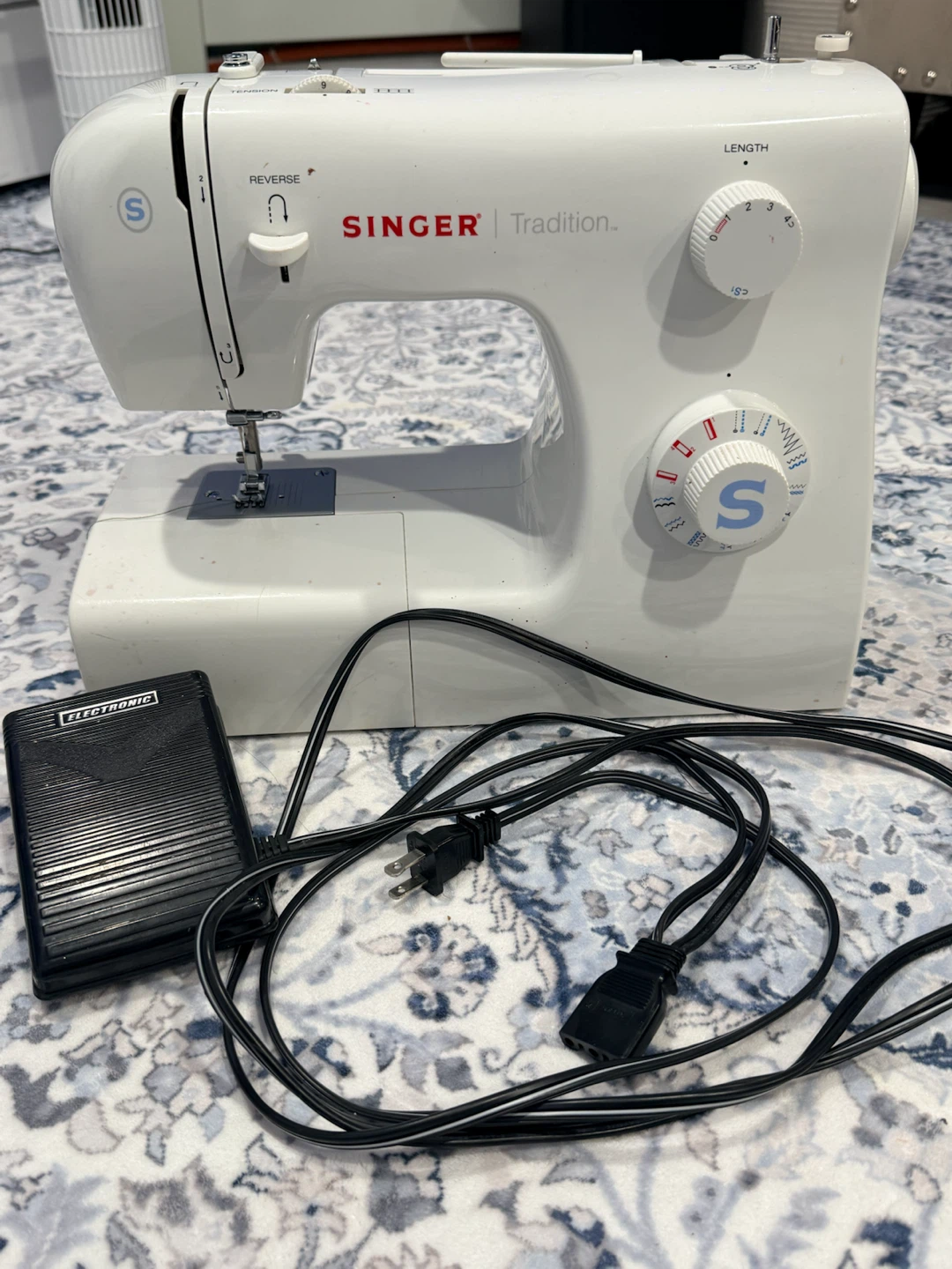 Singer Tradition Sewing Machine - photo 3