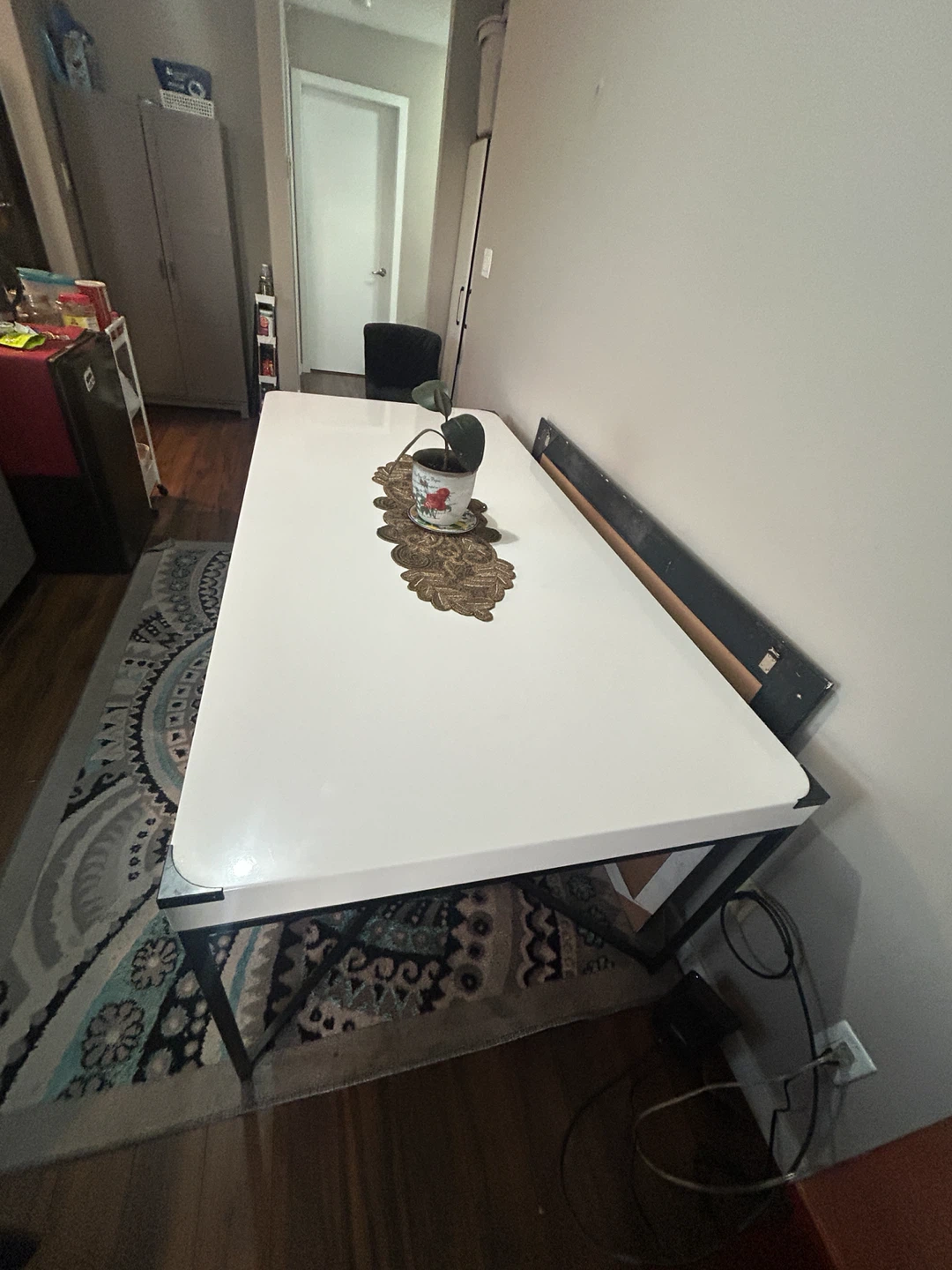 White Glossy Dining Table - photo 3