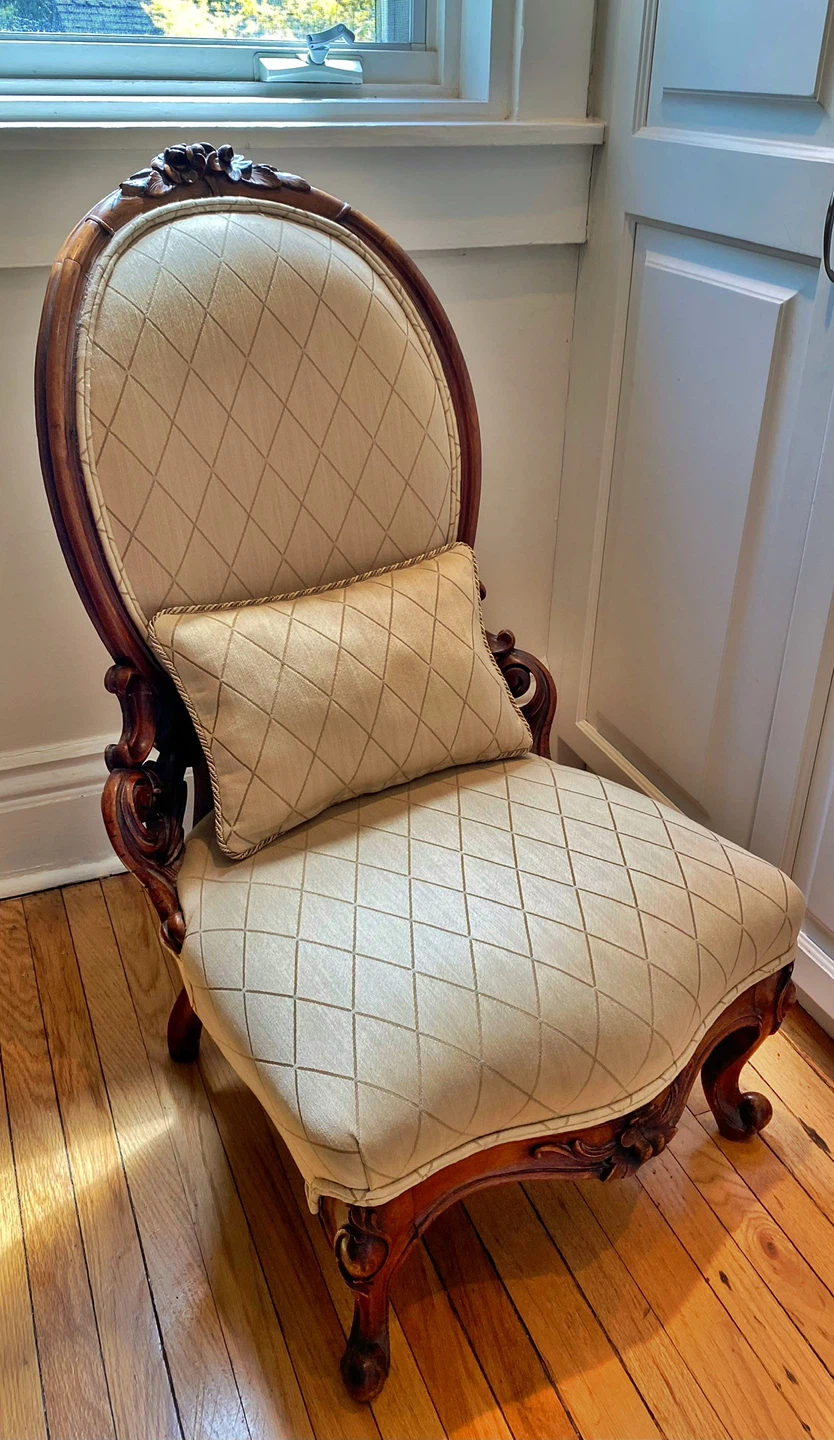 ⭐️Original antique Victorian hand carved walnut Ladies Chair⭐️ - photo 2