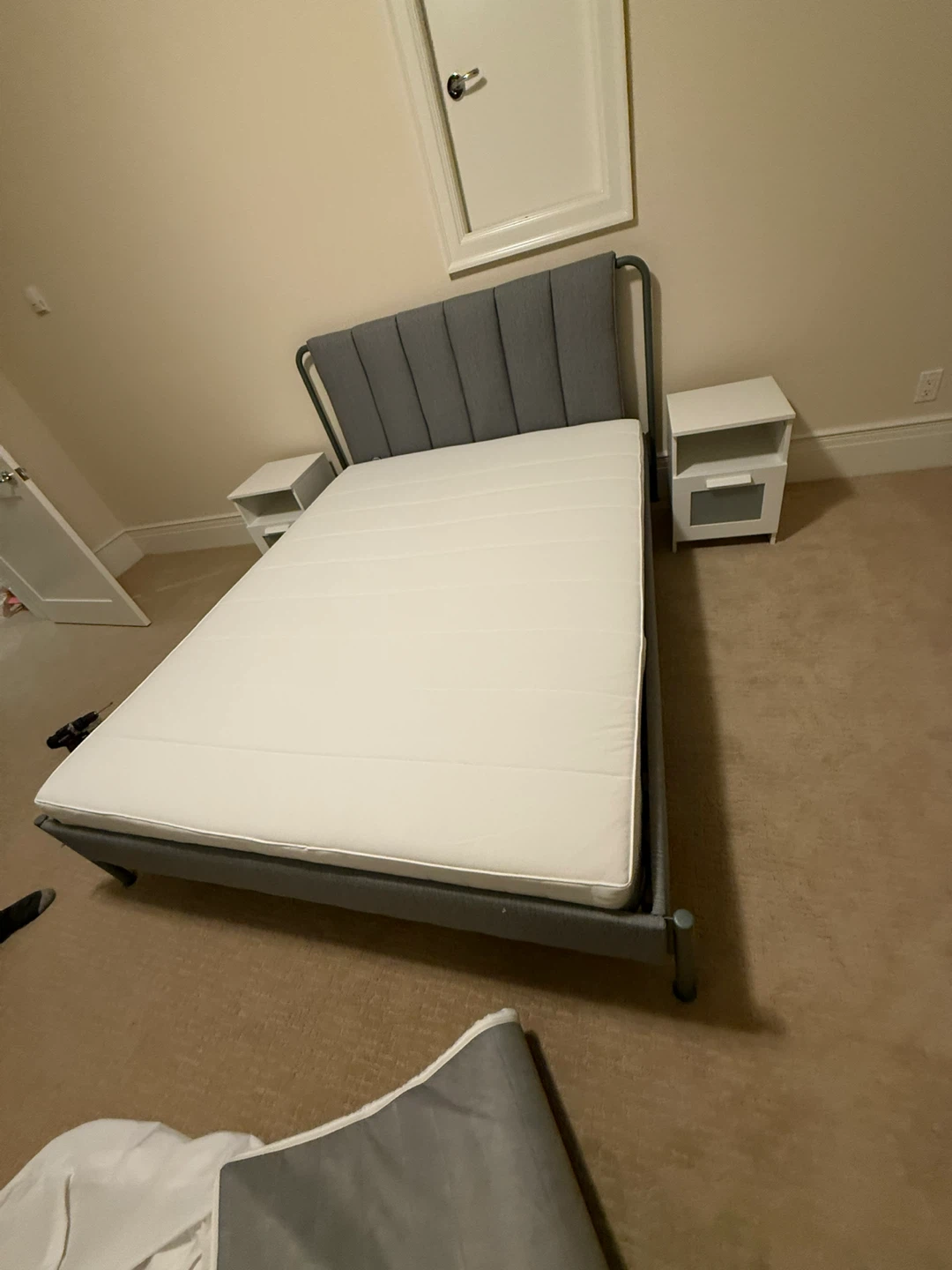 Queen bed frame and mattress - photo 2