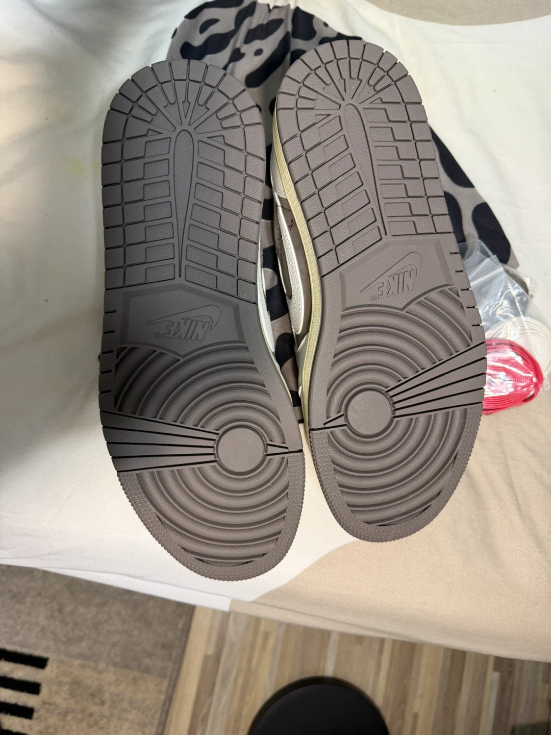 Travis Scott x Air Jordan 1 Low - photo 5
