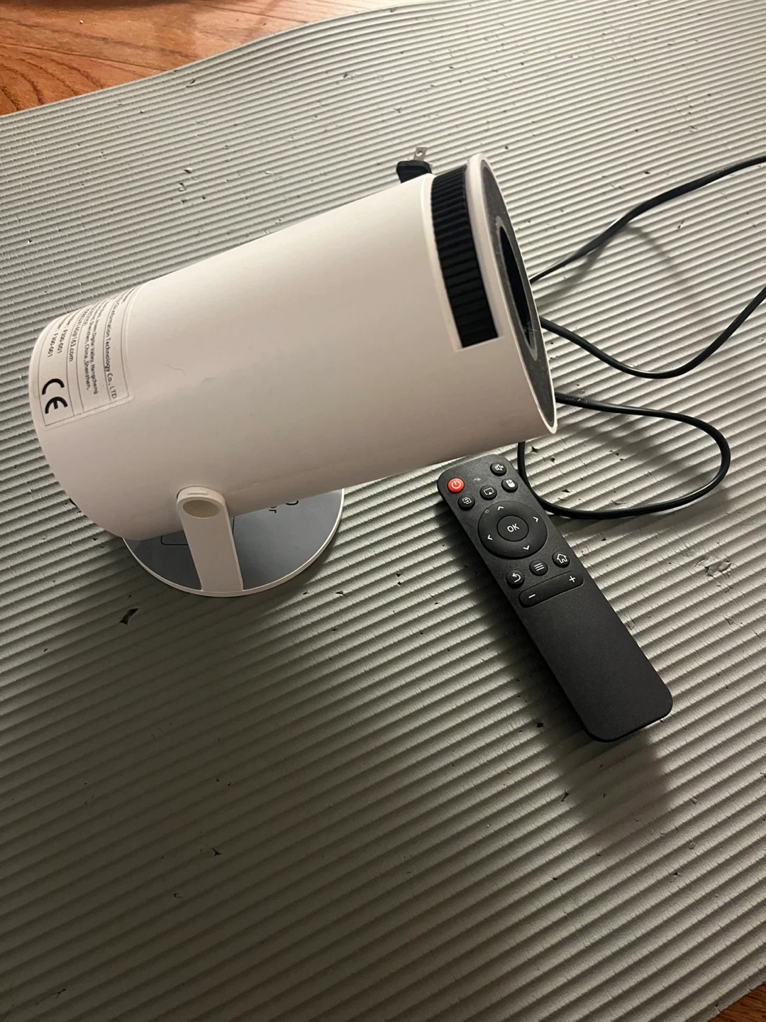Portable Projector with remote - photo 3