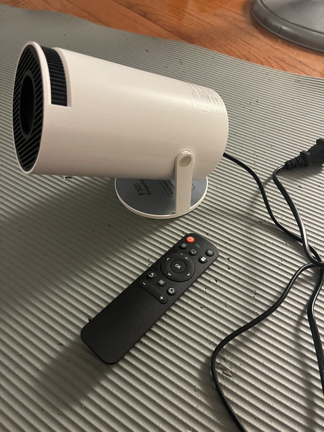 Portable Projector with remote - photo 2