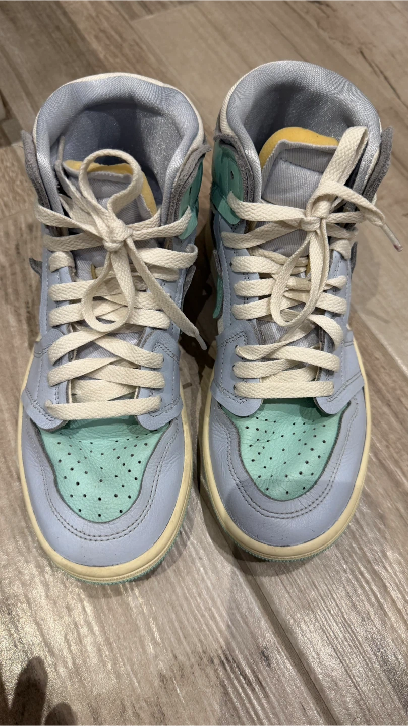 Air Jordan 1 High OG Sneakers Size 7 - photo 3