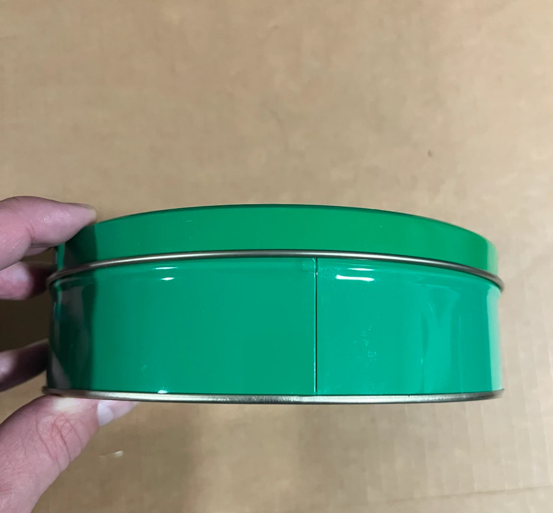 Vintage Round Holiday Tin - photo 2