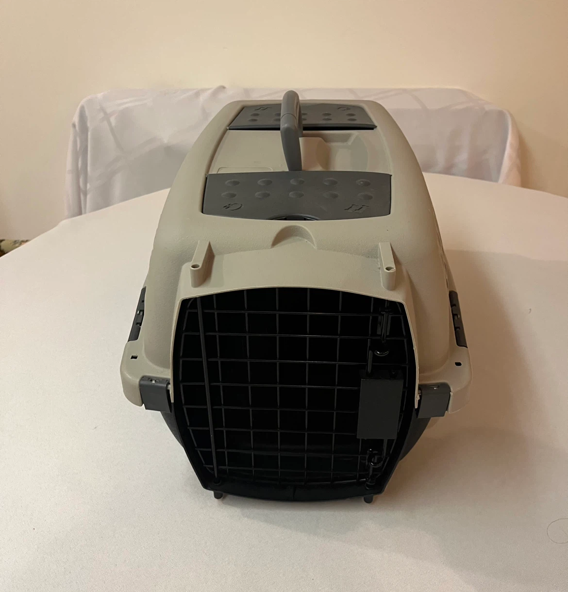 Grey Cat Carrier / Hard Shell / Like New - photo 2