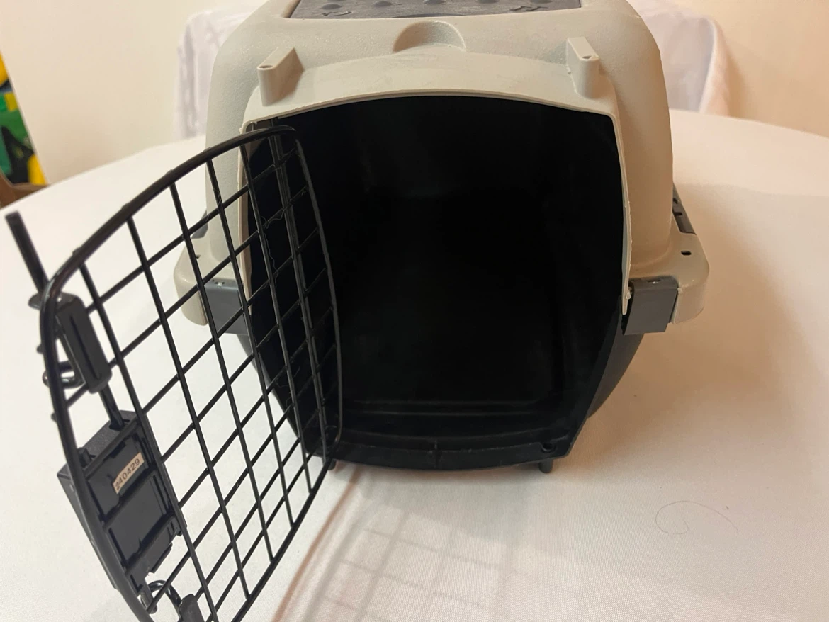 Grey Cat Carrier / Hard Shell / Like New - photo 5