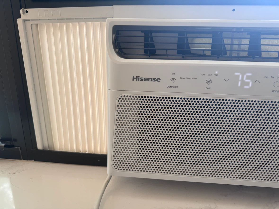 Hisense Window Air Conditioner - photo 2