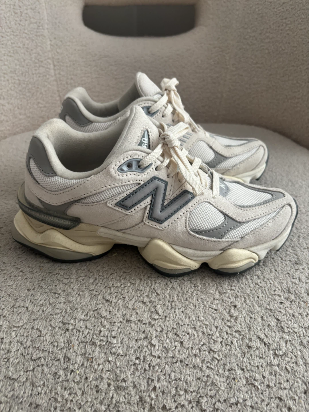 New Balance 9060 Off-White Sneakers size 5.5w - photo 3