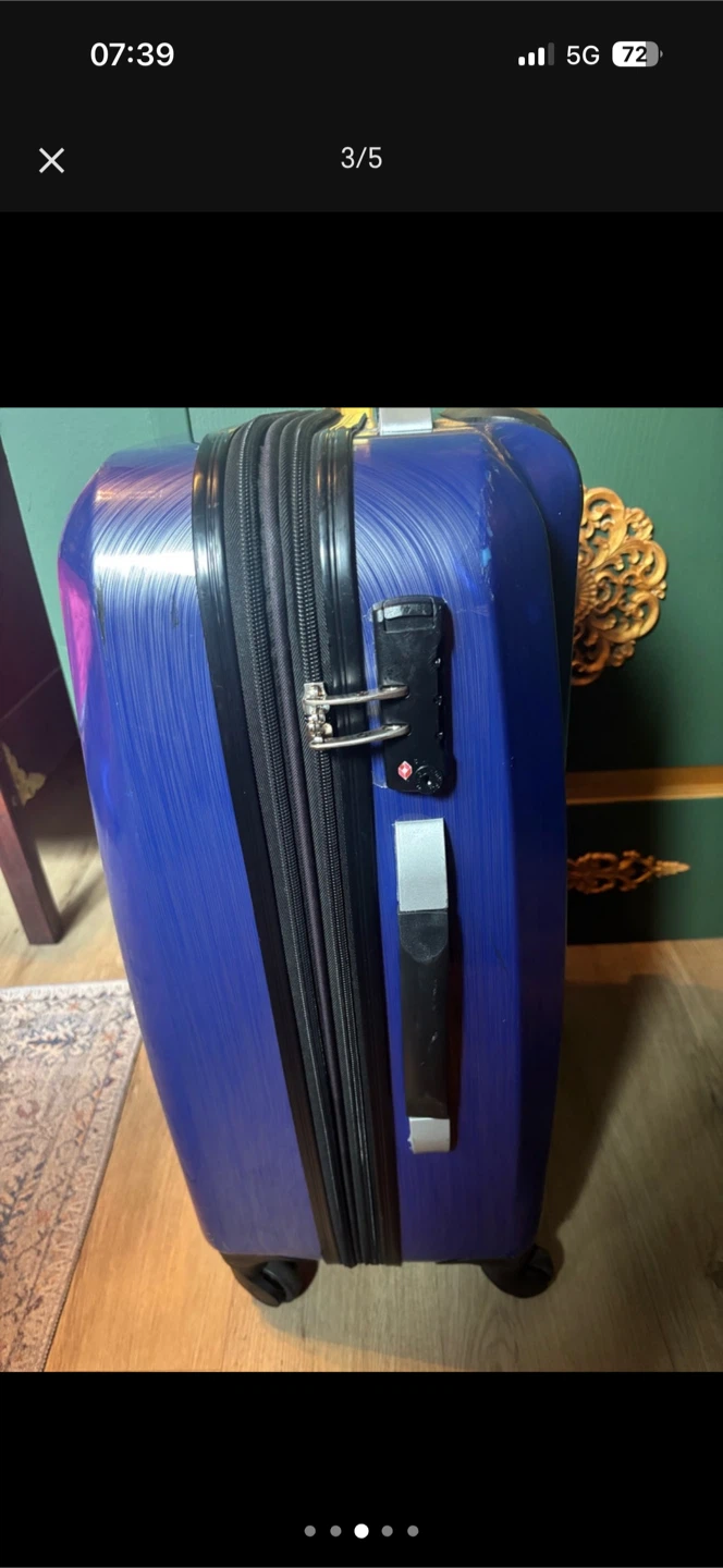 Medium suitcase