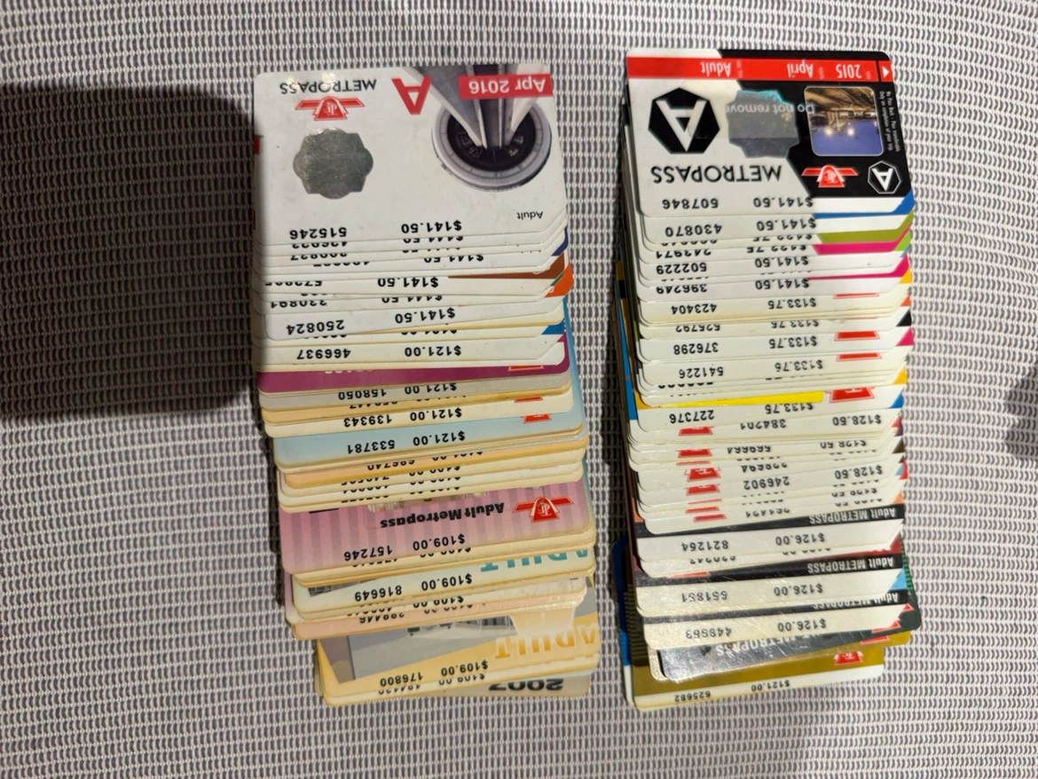 Collectible TTC monthly adult Toronto metro passes - photo 2
