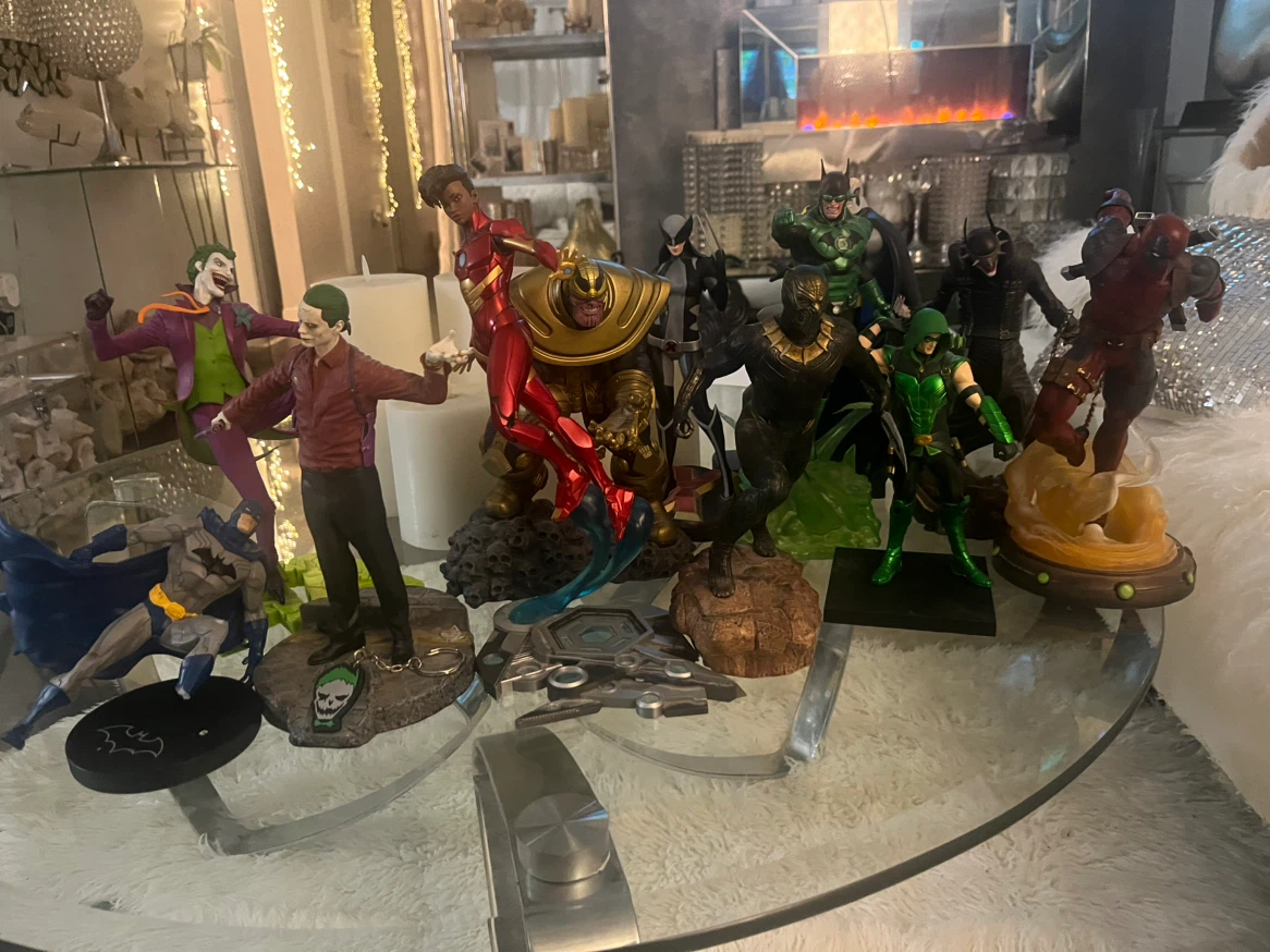 Collection of DC and Marvel statues - photo 2