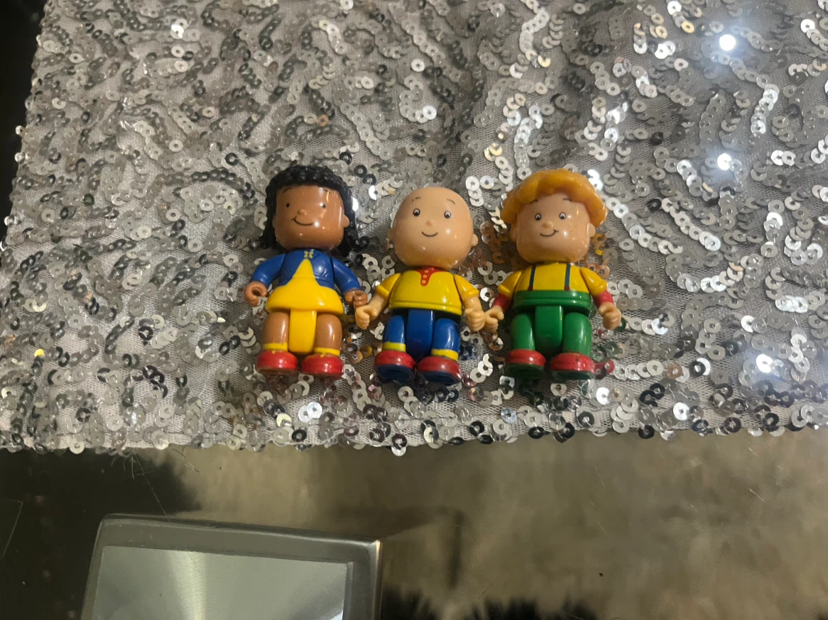Caillou figure set - photo 2