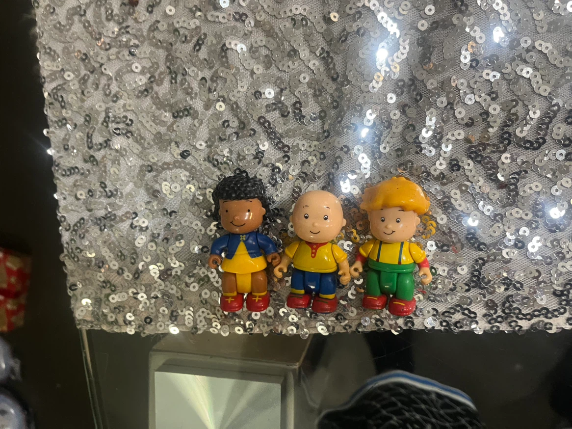 Caillou figure set - photo 4