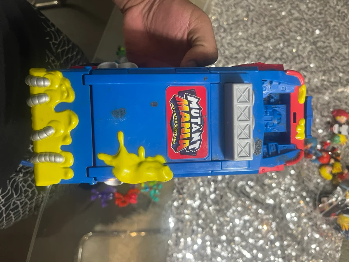 Mutant Mania Wrestling Truck and Figures - photo 5