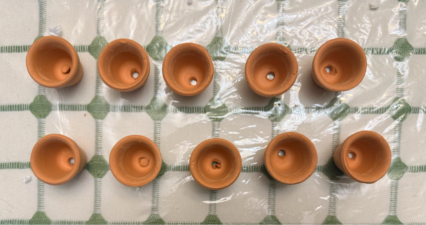 BRAND NEW: Set of 10 mini terracotta plant pots - photo 2