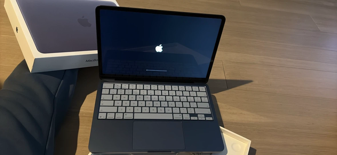 Apple 13-inch MacBook Neo - photo 3