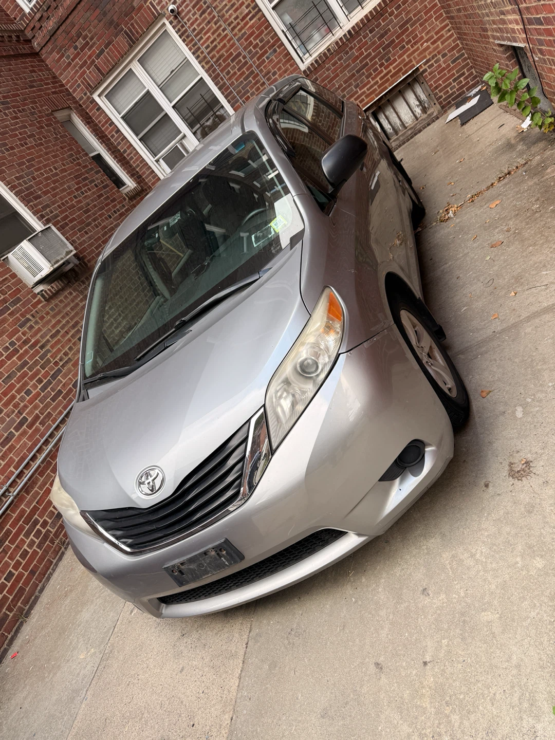 Toyota Sienna Silver Minivan - photo 2