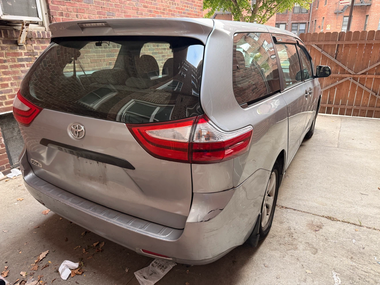 Toyota Sienna Silver Minivan - photo 4