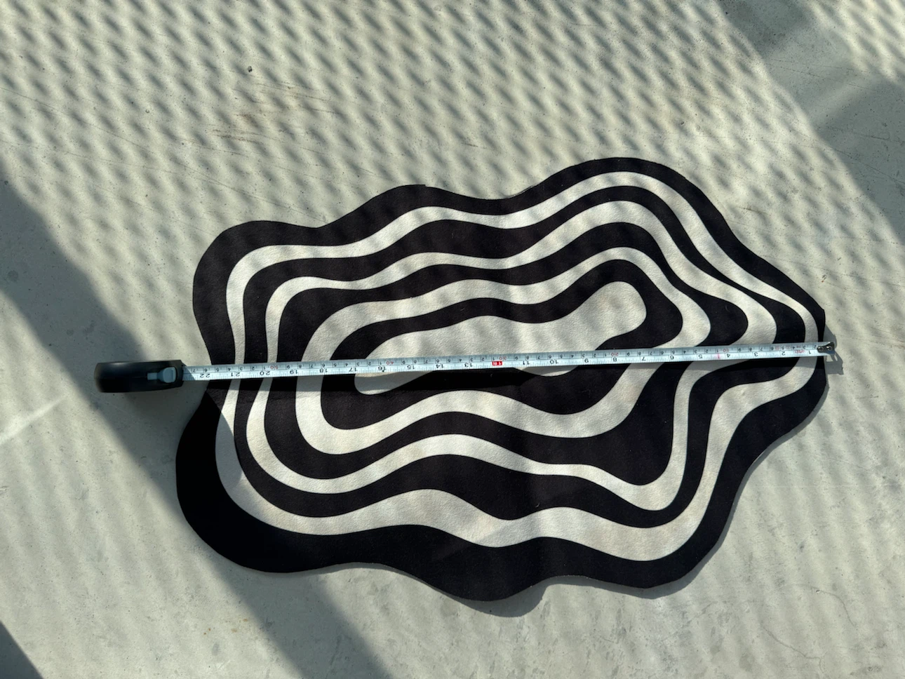 Abstract Black and White Small Rug - photo 2