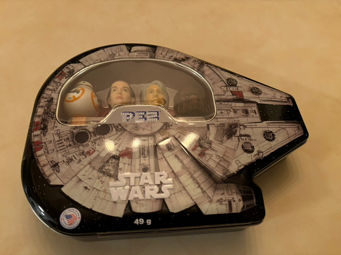 Star Wars PEZ Collector’s Set – Millennium Falcon Tin - photo 2