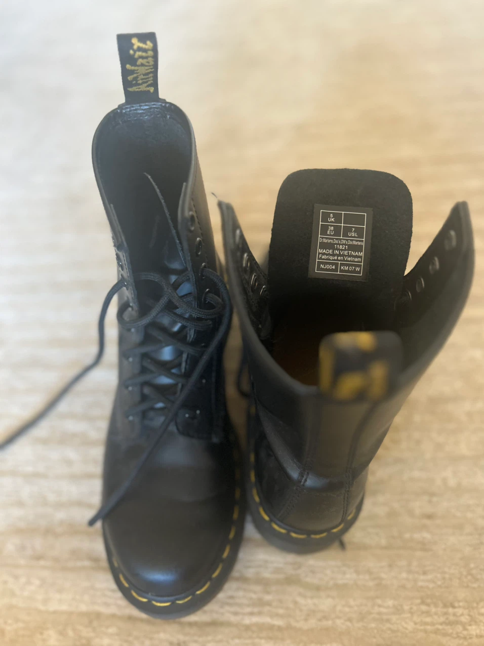 Dr. Martens 1460 11821 8-Eye Boots – Women’s US 7 / UK 5 / EU 38