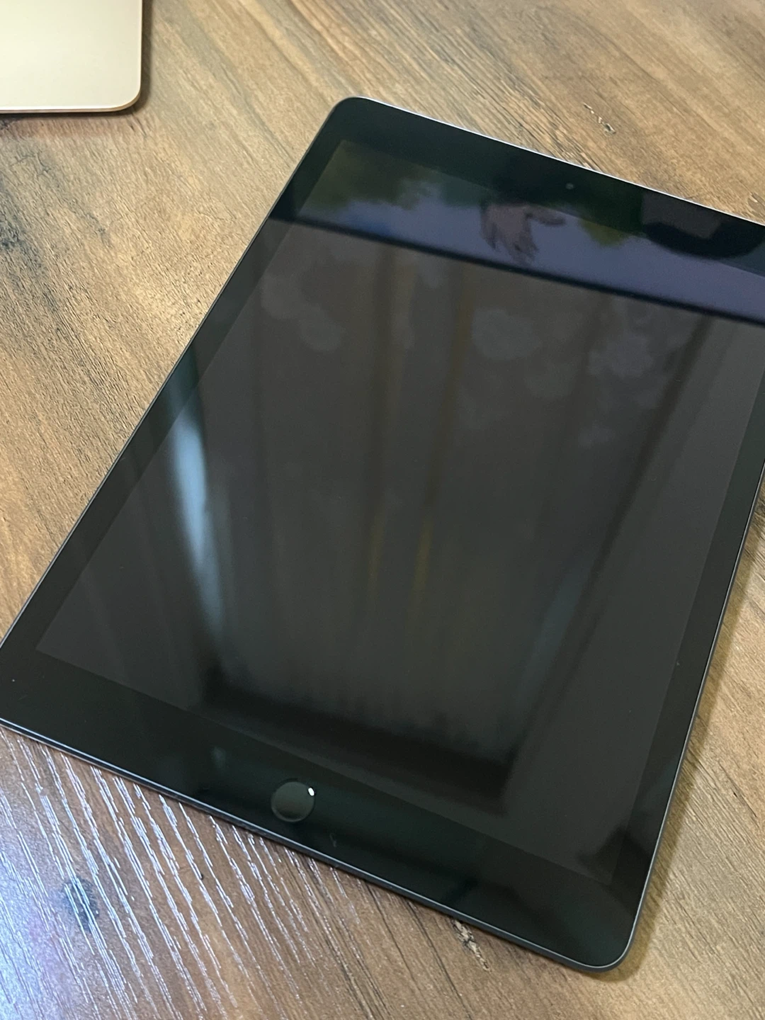 iPad 10th Generation 64GB – Space Gray – Like New - photo 4