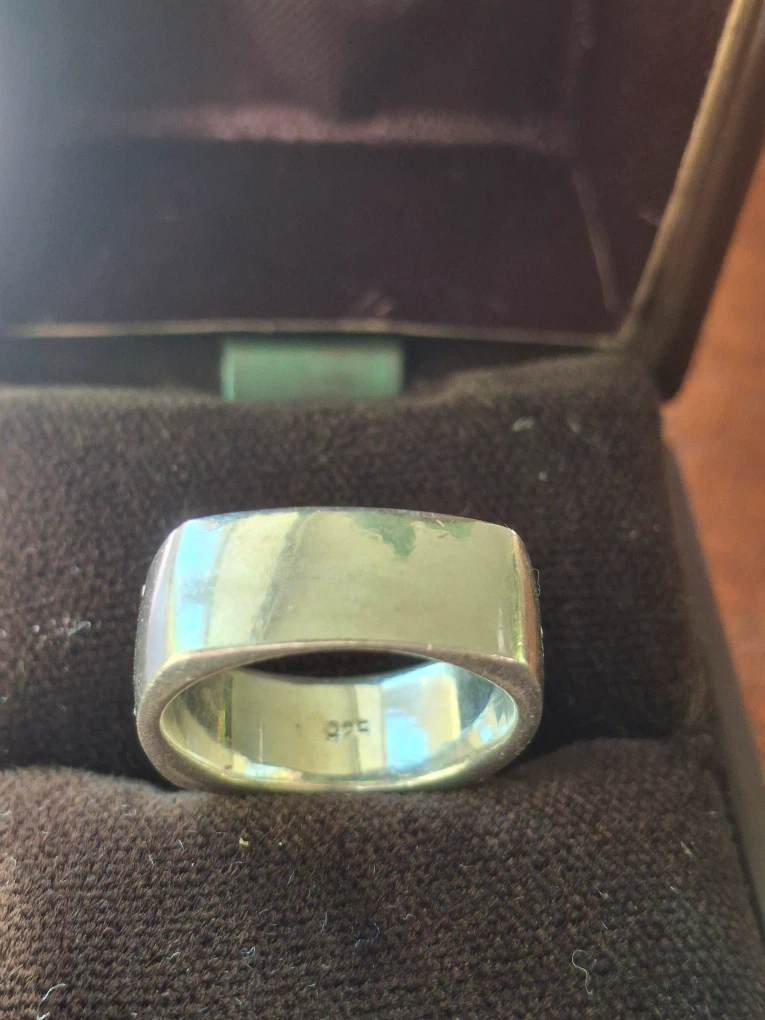 Unique square ring (silver stamped 925)