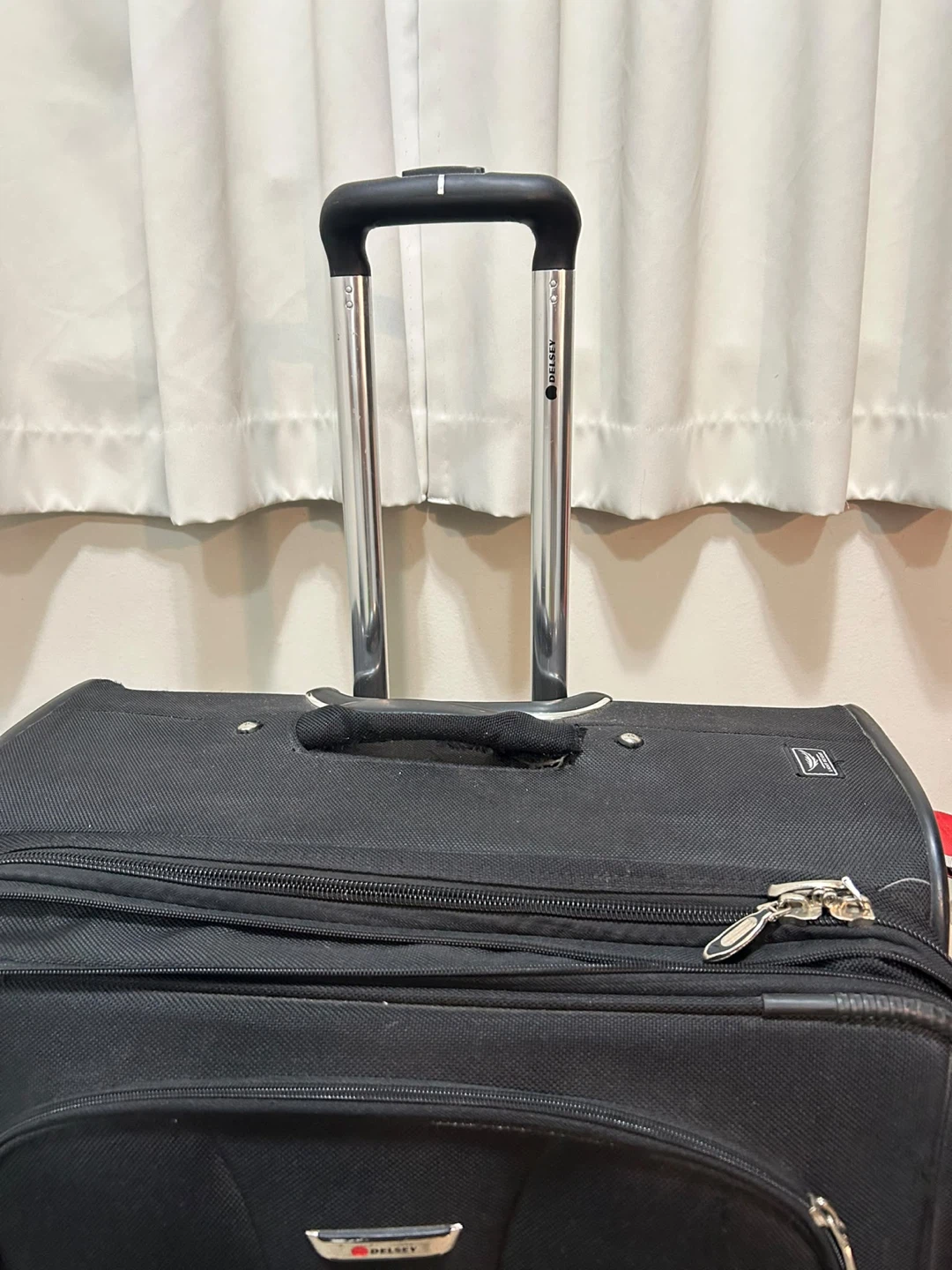 Delsey Lightweight Black Rolling Luggage - photo 2