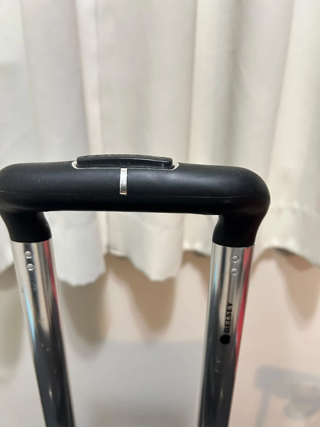 Delsey Lightweight Black Rolling Luggage - photo 3