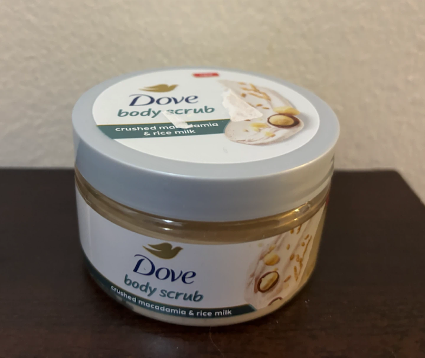 NEW-Dove Body Scrub Crushed Macadamia & Rice Milk