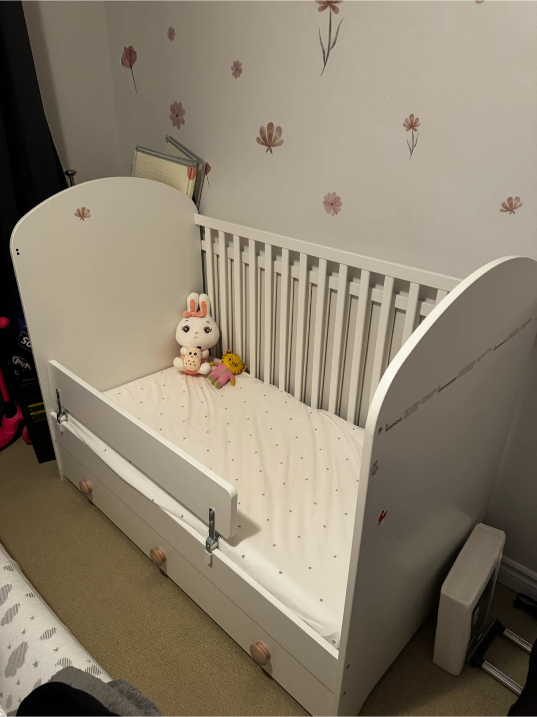 IKEA Crib/ toddler bed with drawer