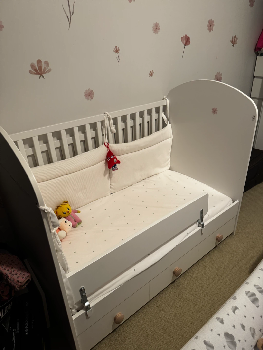 IKEA Crib/ toddler bed with drawer - photo 4