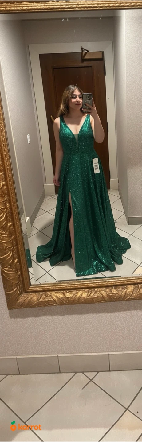 Emerald Green Sparkle Gown - photo 4